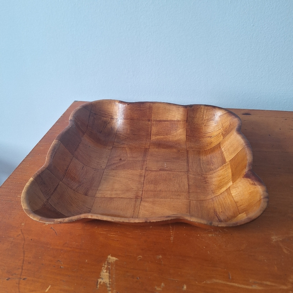 Checkered Wooden Scalloped Edge Tray